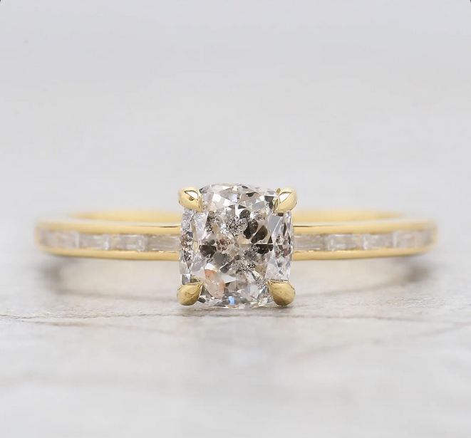 FDJewels's tweet image. Cushion White-F Color Diamond Ring 1.02 Ct 5.78 MM Cushion Diamond  Wedding Ring Baguette Diamond Ring Engagement Ring Gift For Her KDL2663

ETSY: etsy.com/in-en/listing/…

#CushionDiamondRing #WhiteDiamondRing #FDiamond #CushionCutDiamond #DiamondWeddingRing #BaguetteDiamondRing