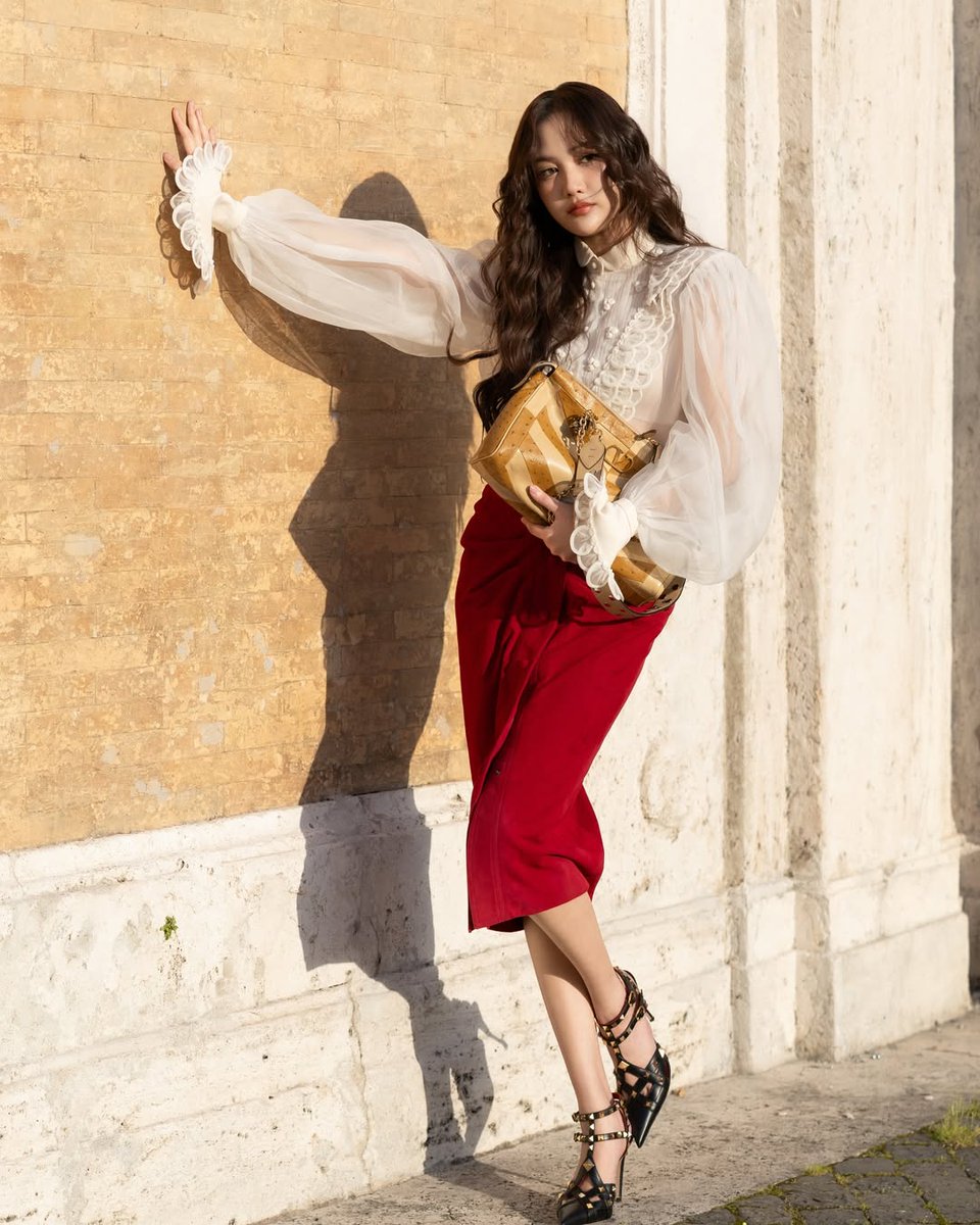 freengogo's tweet photo. #srchafreen 
#MaisonValentinoSS26xFreen
 https://t.co/LX3spHQ9bt