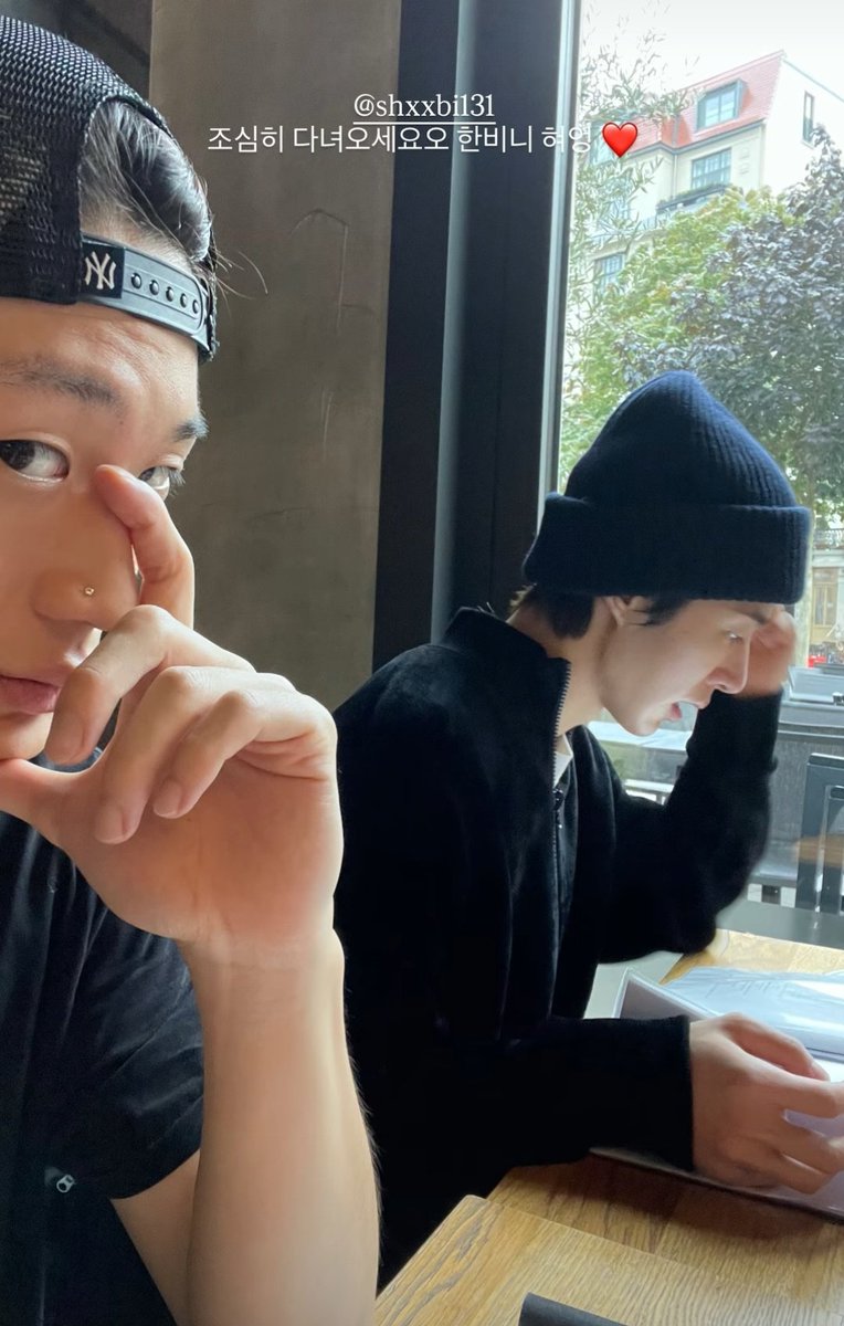 𝚛𝚎𝚎🎡 tweet media