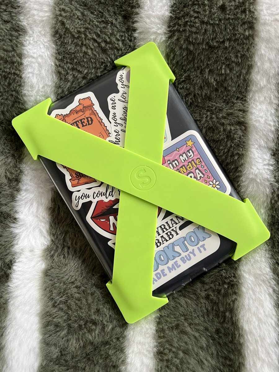 ZeeSap's tweet photo. @strapsicle received my green neon straps today  &amp; I LOVE THEM 😍 😍 https://t.co/QA5o53RwaA