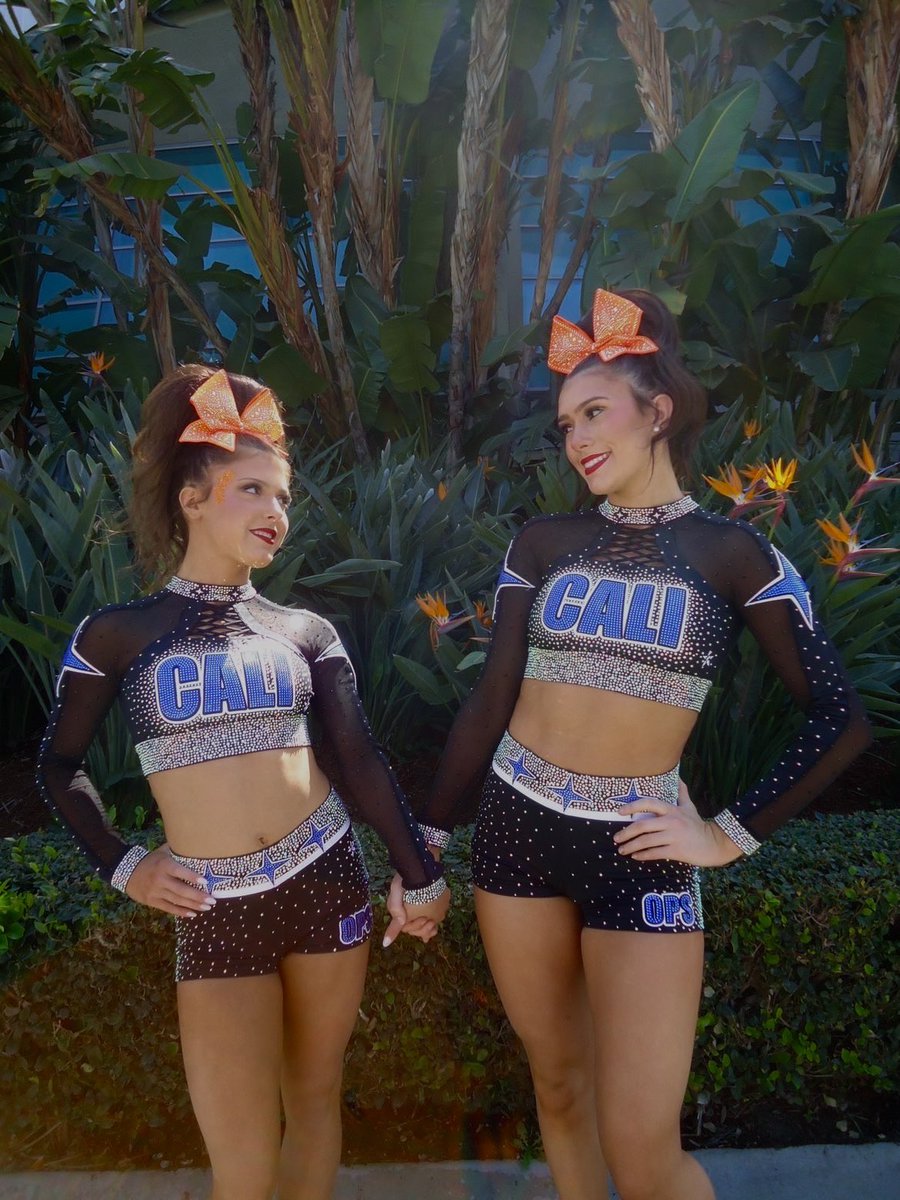 Issy_rileyy's tweet photo. proud of this team and all we have overcome no matter what 💙🧡 here’s to 5 more weeks with my forever dream team!! https://t.co/hjeZEGk24W