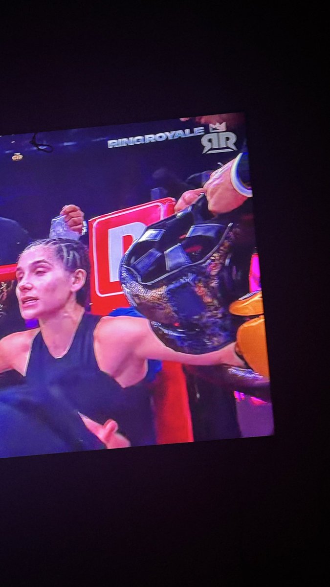 maleneine's tweet photo. #RingRoyale
ALGUIEN QUE ANALISE LA MÁSCARA DE MARCELA!!!!

O CARETA 
APARTE DE QUE LA PERSONALIZO SE VE MUCHO MÁS GRUESA Y CASI NO SE LE VEN LOS OJOS LA DE KARELY QUEDA MÁS EXPUESTA 
POR ESO LA LASTIMÓ MÁS https://t.co/zE9rXX3gFV