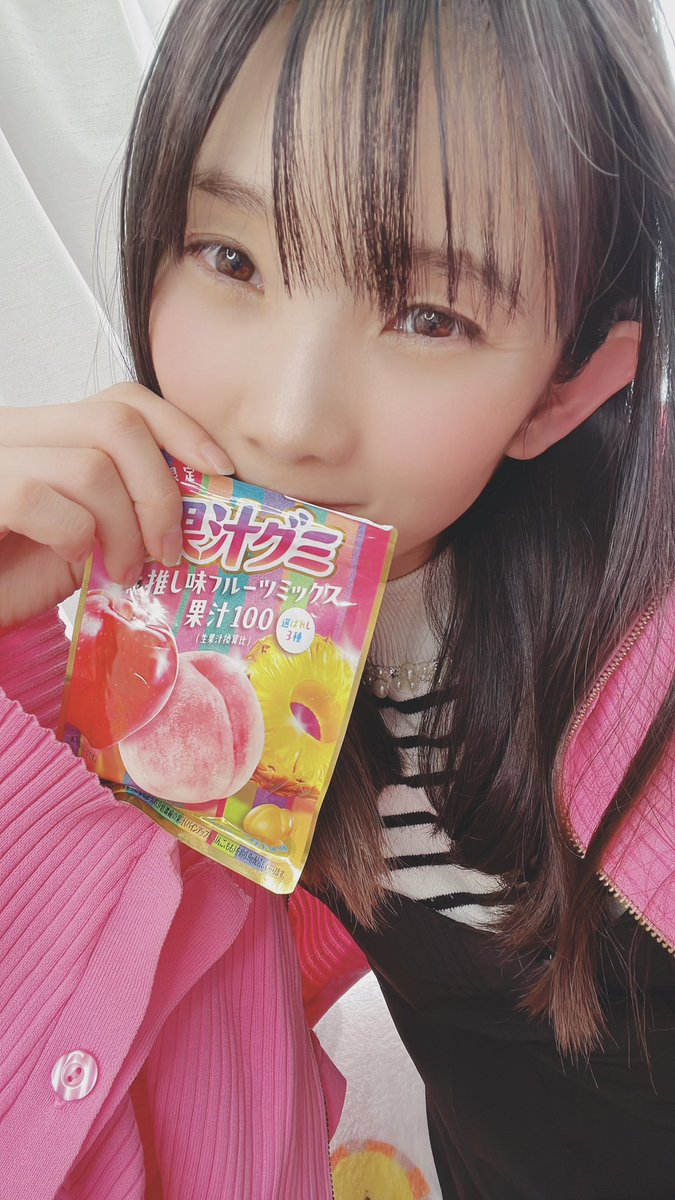 おしごとお疲れさま(꜆*ˊᵕˋ)꜆🍵

#果汁グミ
#推し味フルーツミックス

フルーツミックスて書いてるのに
りんごとももとパインが入ってると勘違いひたよー☺️☺️
違ったけど美味しかったよー☺️