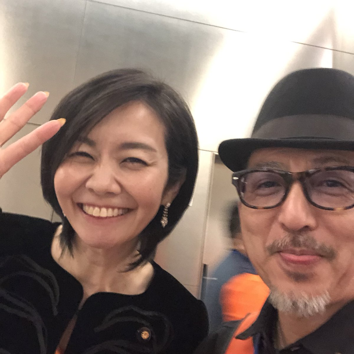 canaanfactory's tweet photo. 先日、2年連続で出店させていただいているフェスでのワンショット！葛飾区議会議員選挙のときはツーショット撮れなかった梅村さんとも🧡久し振りの加地さんとも🧡
サブチャンネルでは、叶夢珈琲のカップを神谷さんも、吉川さんも持ってくれてる✨
有難うございます🙏
https://t.co/byrtBQucb9 https://t.co/JEiRL8quvQ