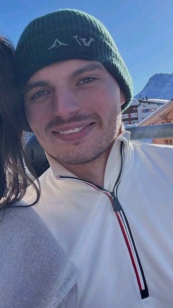 versmappen's tweet image. i fold like a lawnchair whenever i get complimented or any kind of attention its lowk #pathetic