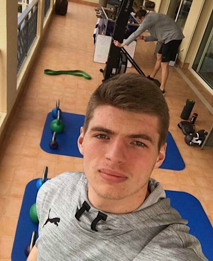 versmappen's tweet image. i fold like a lawnchair whenever i get complimented or any kind of attention its lowk #pathetic