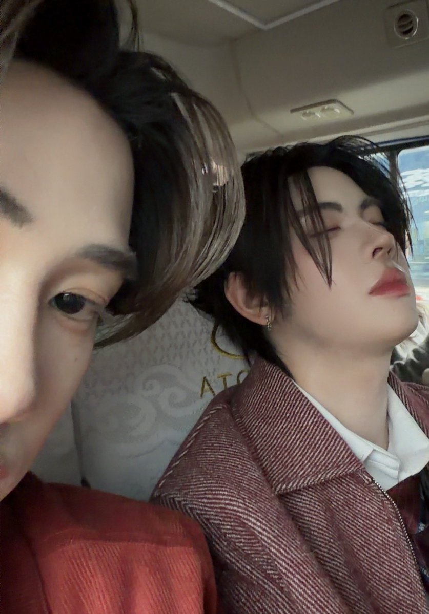 2 ปีแล้วว น่ารักไปแบบนี้นานๆนะครับ 

TFO 2Y ALWAYS HERE TOGETHER
#TleFirstone2ndAnniversary