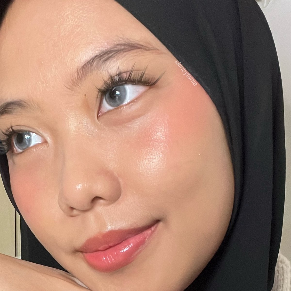 skinbytania's tweet photo. GIRLS PLIS HARUS COBAIN LOOSE POWDER TERATU BEAUTY….💯✅

MASA IYA se-blurring ini hasilnya kayak pake filter paris plis😮‍💨👌🏻

before.                                          after https://t.co/ZwIS3NrKeI