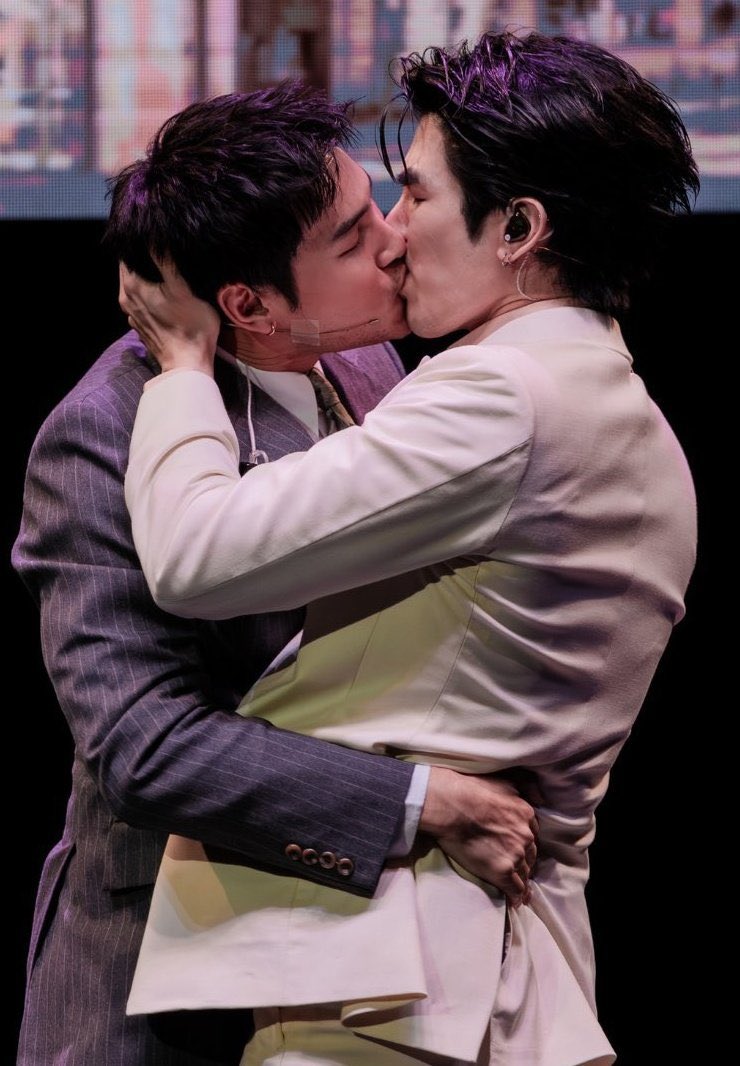 ((ไหนบอกอาโปกินไม่ได้ ไม่เคยกินไง…))