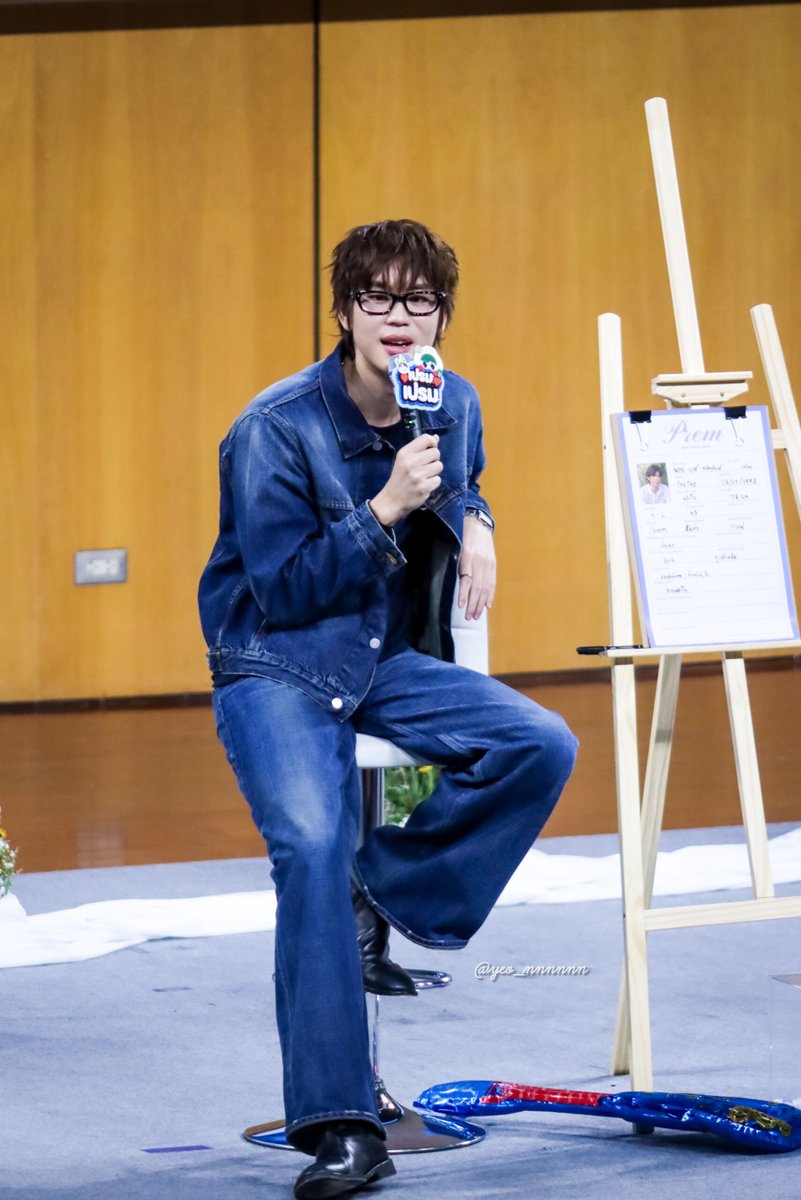 내자리가 맨뒤에서 번째줄..앞에선 18번째 줄...
그리고 사이드 끝에서부터 네번째....
암튼 어마무시하게 멀어써... 망원줌땡겨도 이게 최선...
그런고로 결론은 찍은 사진이 엄쒀....ㅋㅋㅋㅋ

#FirstDateWithPrem2026 
#prem_space
<a href="/Prem_space/">ซาลาเปา</a>