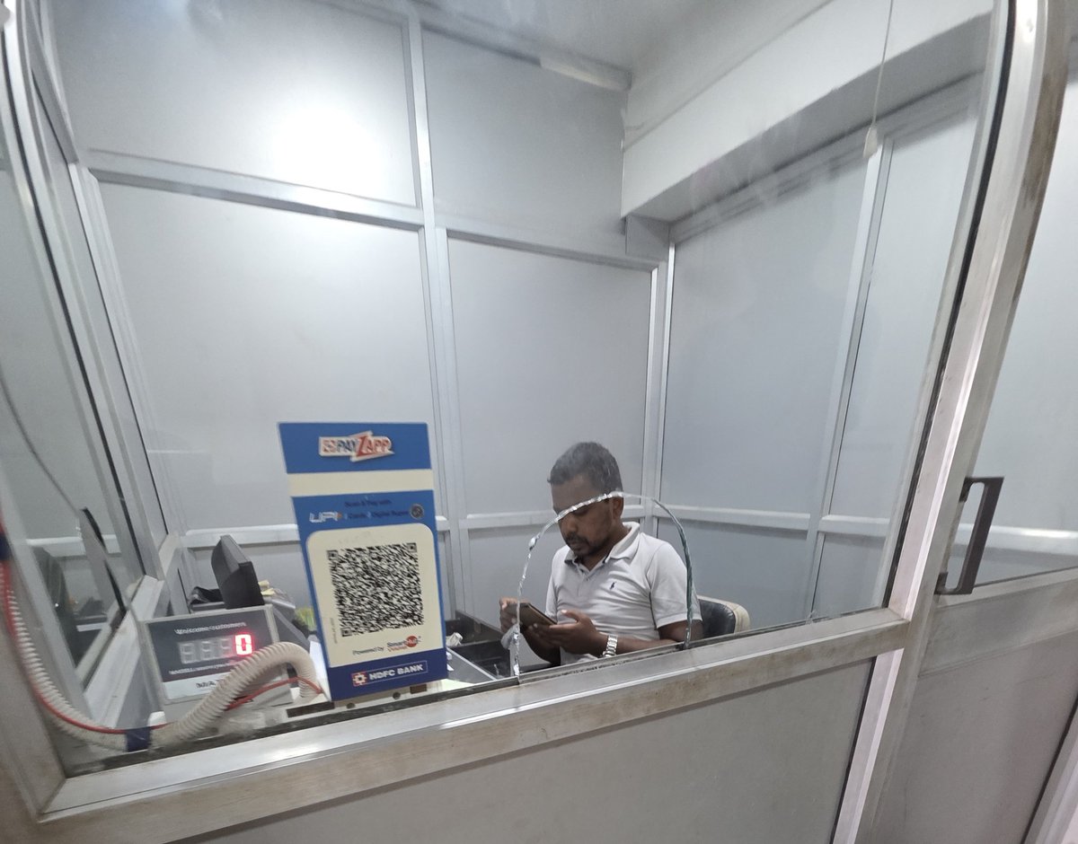 snswain_'s tweet photo. Very disappointing experience at a @honda2wheelerin service center. After payment, the staff refused to give a money receipt and asked us to complain to the manager if we wanted. Such behavior is unacceptable. Kindly take action. 
#CustomerRights @jagograhakjago https://t.co/1pLmrlM9no
