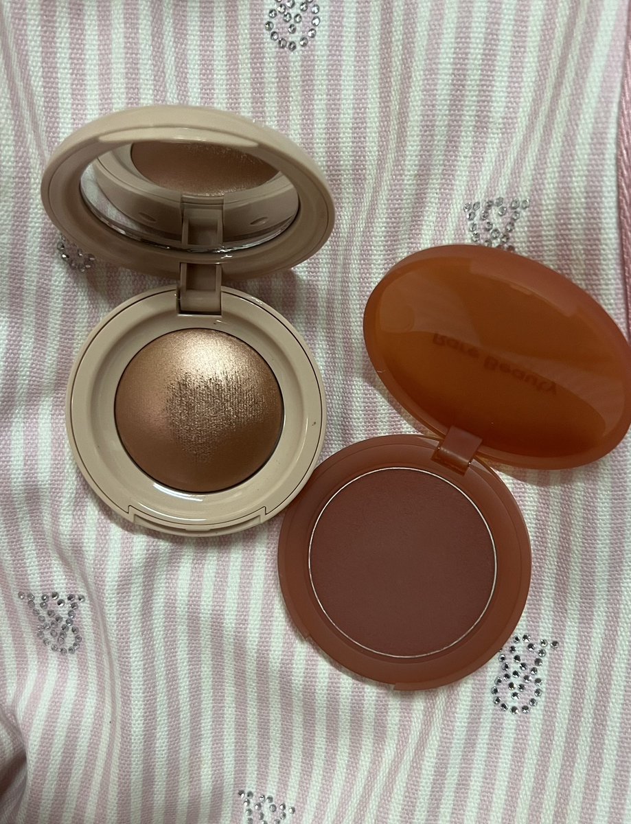 abcbabybooo's tweet photo. ส่งต่อ rare beauty บลัชสีworth ลองสีไปหนึ่งครั้ง 99%
￼highlighter สี reflect ใช้ไป2-3ครั้ง 95%
ชิ้นละ390 รวมส่ง รับคู่750รส #rarebeauty #ส่งต่อเครื่องสำอาง #ส่งต่อrarebeauty #ส่งต่อน้ำหอม #ส่งต่อเครื่องสำอางมือสอง https://t.co/urPv1uHQzK