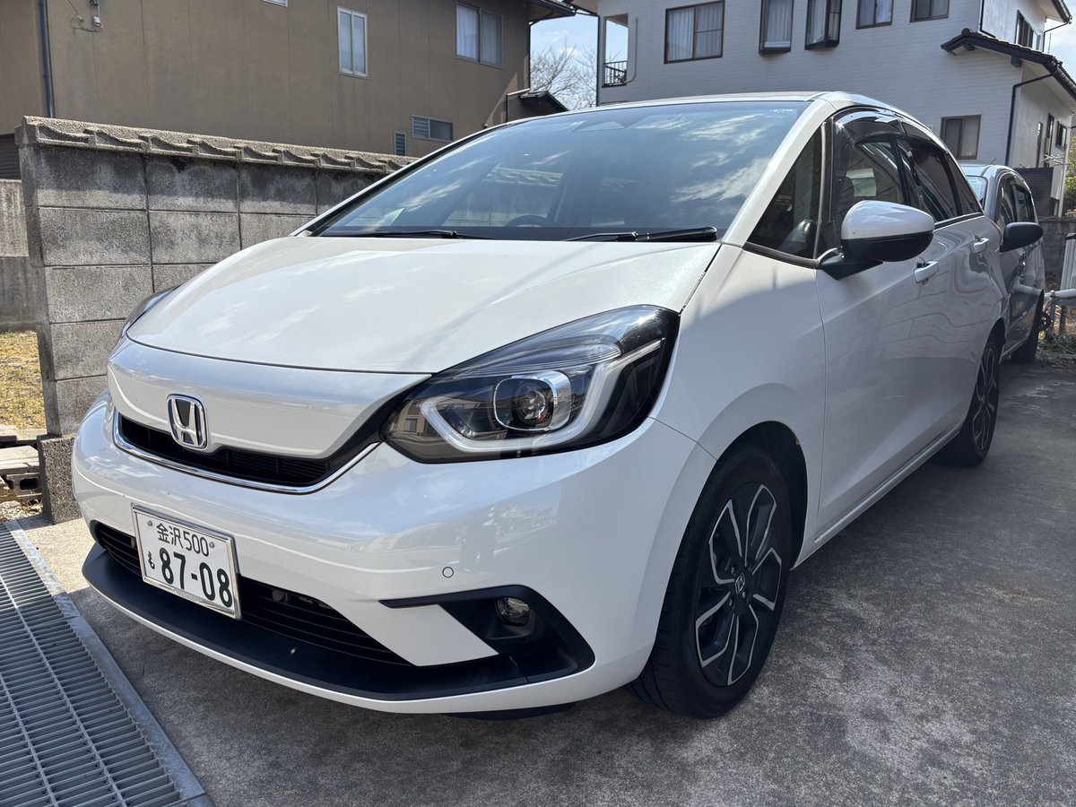 mtmt_dc2's tweet photo. 足車入れ替えでフィット買った！
初ハイブリッド静かすぎ燃費良すぎ笑
すぐに車高だけ下げます🙂‍↕️ https://t.co/Jjpr907NrL