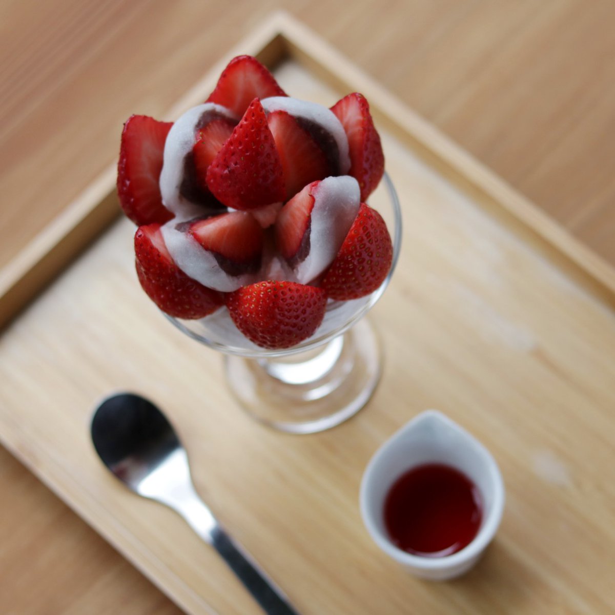 さて今週の日曜日、三松堂の益田店では、

・いちごの大福
・さくら餅

を販売します。津和野の本店は、

・季節のフルーツあんみつ
・粒あんとクリームのどら焼き
・苺とクリームのむしどら
・あんもち
・あんパンバター
・いちごの大福
・さくら餅

となっております。