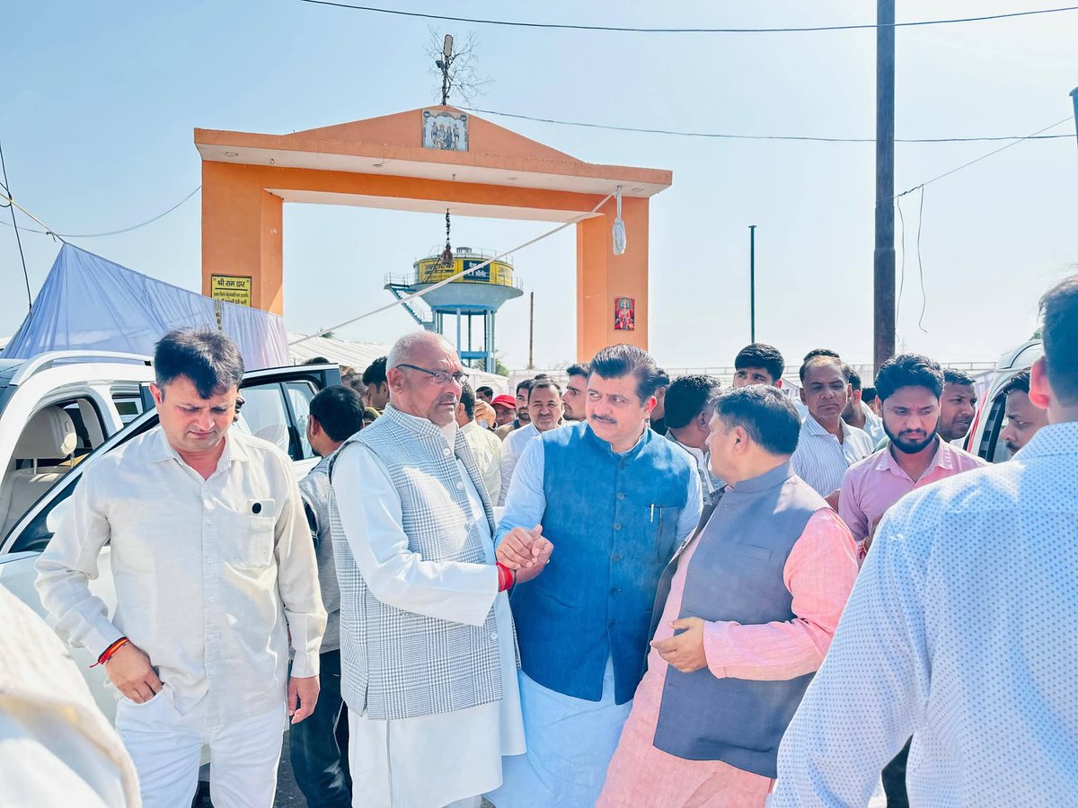 उत्तर प्रदेश के पूर्व मंत्री व पूर्व विधायक स्वर्गीय ठाकुर यशपाल सिंह जी की श्रद्धांजलि सभा में ग्राम आजमपुर (नूरपुर), जनपद बिजनौर पहुंचकर उन्हें भावभीनी श्रद्धांजलि अर्पित की।
ईश्वर दिवंगत आत्मा को शांति प्रदान करें।
<a href="/jayantrld/">Jayant Singh</a> 
<a href="/RLDparty/">Rashtriya Lok Dal</a> 
<a href="/Office_ChJayant/">Office of Ch Jayant Singh</a>