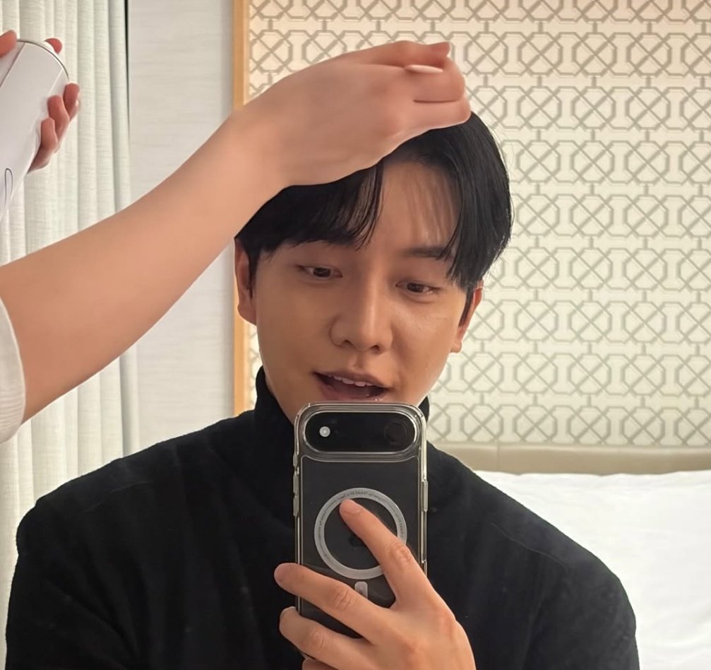 Seunggiya ... it's been so long since you sent any selfies 😁🤳🏻 so it really feels like i've forgotten how you look like 😭😂 so please can you show up an remind me again? 😜🙏🏻

#LEESEUNGGI #이승기