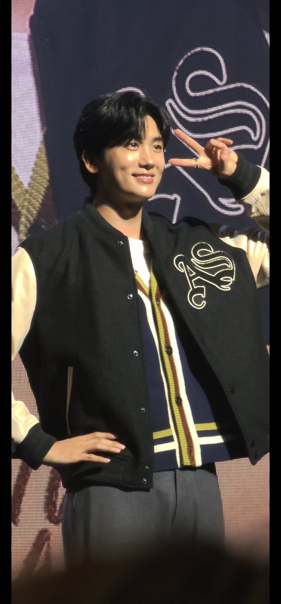 ヒョンシクペンミ📘大阪2部
フォトタイム

#PARKHYUNGSIK 
#パクヒョンシク 
#박형식 
#SIKcret #TheNextPage

動画は貼ると画質が落ちるのでキャプチャにしました✨
クレジット入れるとか面倒なので🤦🏻‍♀
保存はご自由にどうぞ🫶
2次加工などはご遠慮ください🙇🏻‍♀
（グッズやトレカ❌）

続く📷