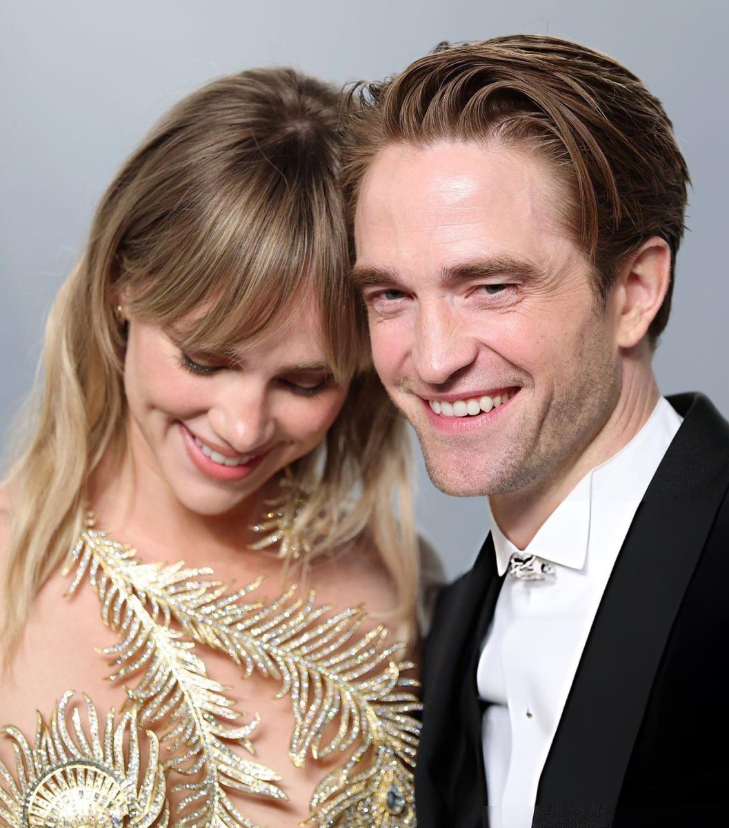 ashotmagazine's tweet photo. Suki Waterhouse and Robert Pattinson at the Vanity Fair Oscar Party. https://t.co/UwyIPf92iJ