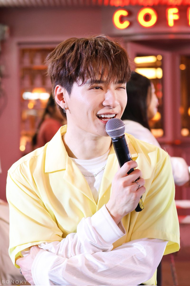 เขิลลลลล จนวิ้งค์
KRISTSINGTO​ WITH BANANABOAT

#BananaBoatLetfununderthesun
#แดดแรงแค่ไหนก็ไม่กลัว
#คริสสิงโต