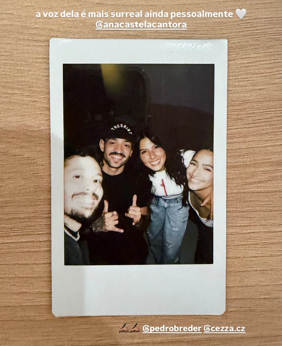 the0comenta's tweet photo. Ana tava em um estúdio hoje de noite com 3 compositores ♥️ https://t.co/jmft84NnkF