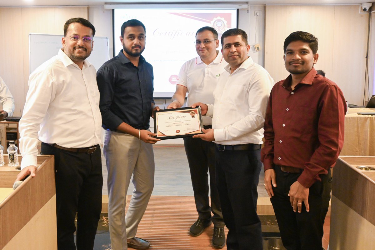 mitrasprayer's tweet photo. Behind every milestone is a team that never stops giving their best.🧡
Today we took a moment to appreciate and honour those efforts with certificates and smiles all aroun.😊

#Mitra #TeamMitra #TeamSuccess #Recognition #mitraweb https://t.co/Vei1PGUXEe
