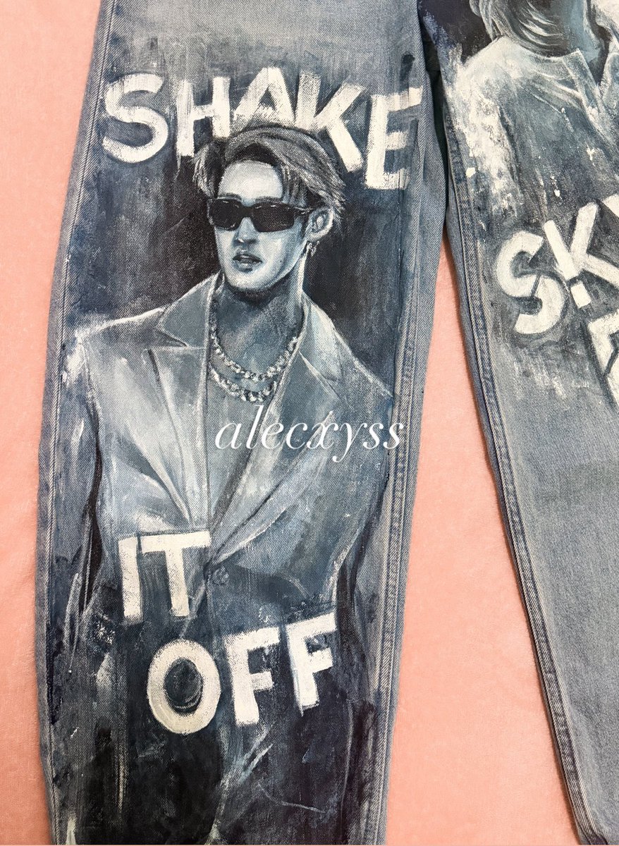 sunflwercheeks_'s tweet photo. Sharing my first personal art this year and a part of my outfit for the con this weekend 🤩 

Ansaya natapos agad ako at di ko siya crinam lol Con ready na ako 🫡

Also lowkey natatawa ako coz i can’t believe my 2 bias got me out of my art block 🧍‍♀️ https://t.co/NKIX5NdJmD