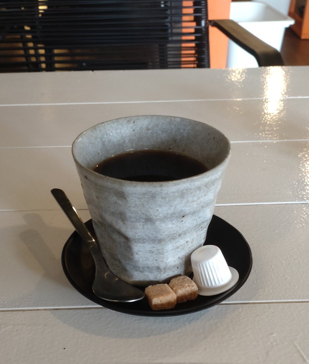 こちらのパンケーキとホットコーヒー
パンケーキは初めて食しましたがめっちゃふわっとろ！
軽そうに見えましたが食べごたえ満点でした
メープルシロップ濃い…！コーヒーに合いすぎる…
甘党の方は是非！
美味しかったです