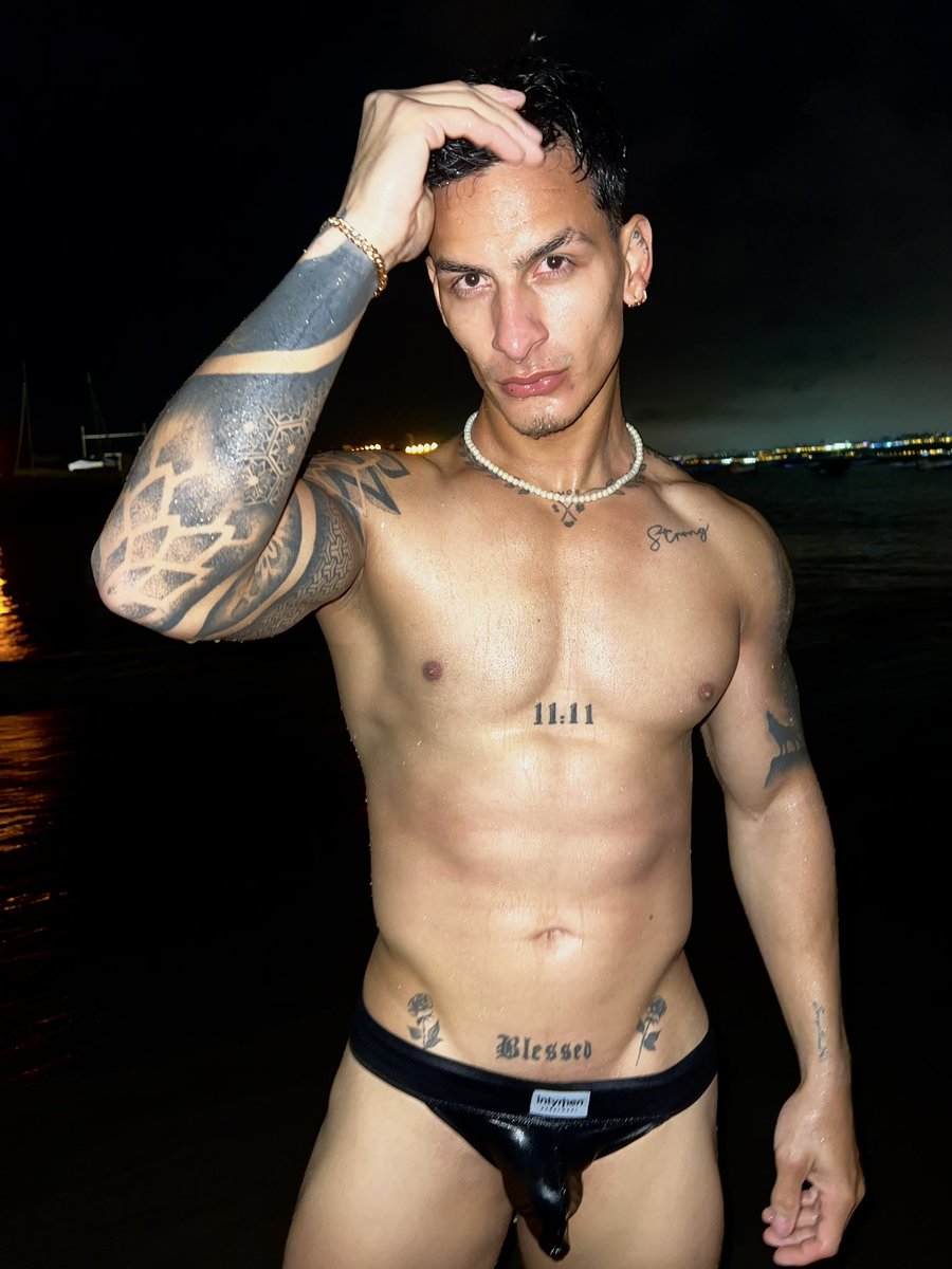 king_hot tweet media