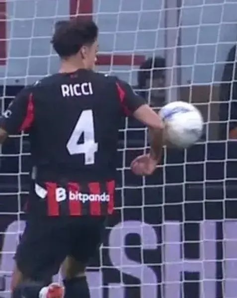RIGORE 😡                  NO RIGORE 🥰