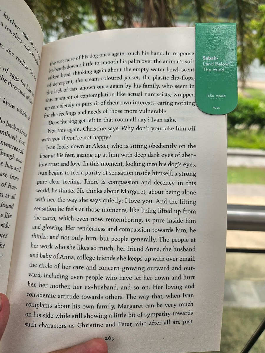 DarthBanter's tweet photo. 2/2 Thought it'd have some solid plot, tho I actually found myself enjoying it w/o: like a stroll (in Peter's case frolic) in the park.

Characters trading chinwags and surgical introspections, felt like I was hit by (esp Peter's) train (of thought).

Sally Rooney's Intermezzo 👌🏻 https://t.co/MlNehMmEhk