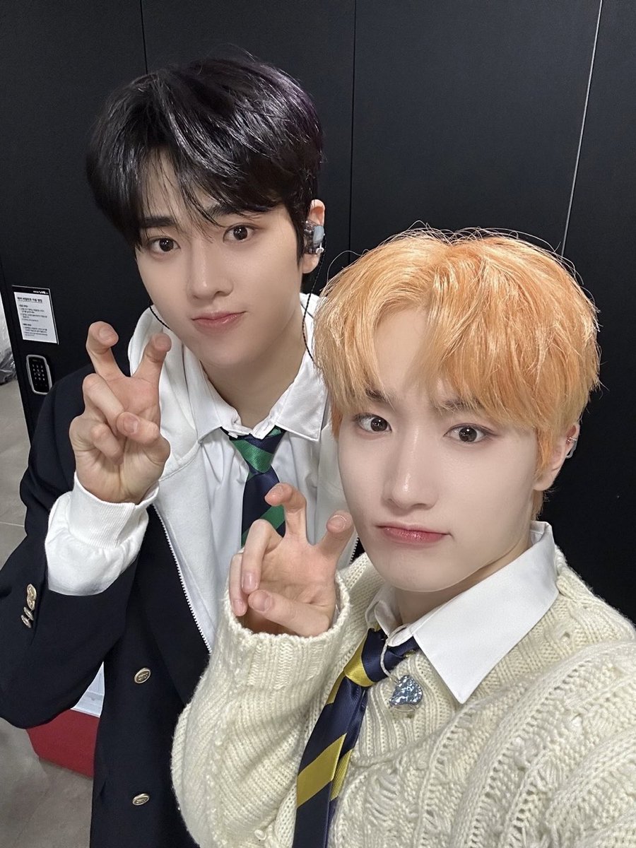 부용이.. tweet media
