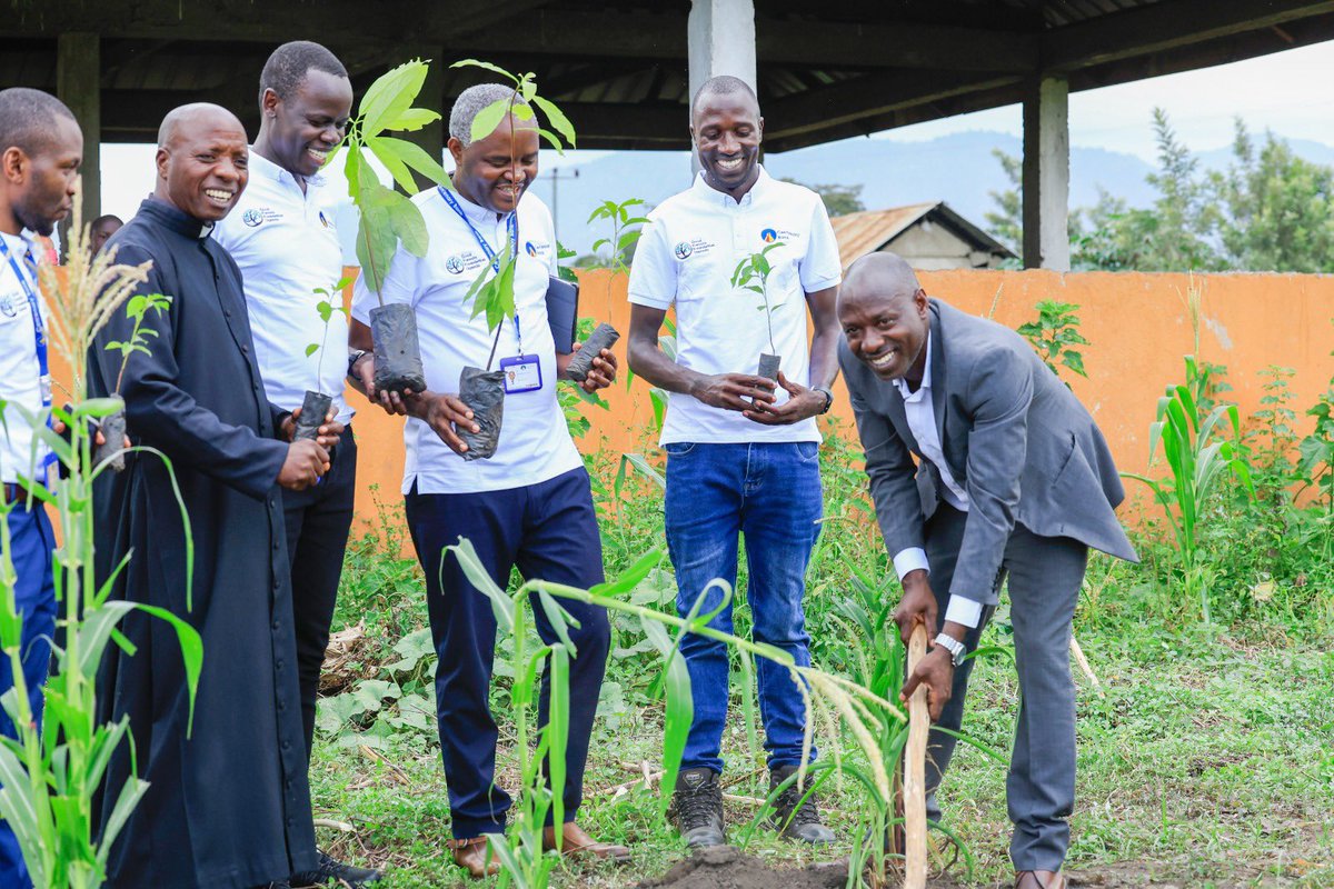 phiona_nam53267's tweet photo. During this Water and Environment Week , Good Forests Foundation is taking meaningful steps to turn conversations about conservation into action

On 19th March, the foundation will lead tree planting activities in Hoima and Rukungiri, followed by another planting event in Fort Portal on 25th March in recognition of International Day of Forests

These activities highlight the foundation’s ongoing mission to restore forests and mobilize communities toward a greener and more sustainable Uganda.
#RestoringForests  | @GoodForestsUg