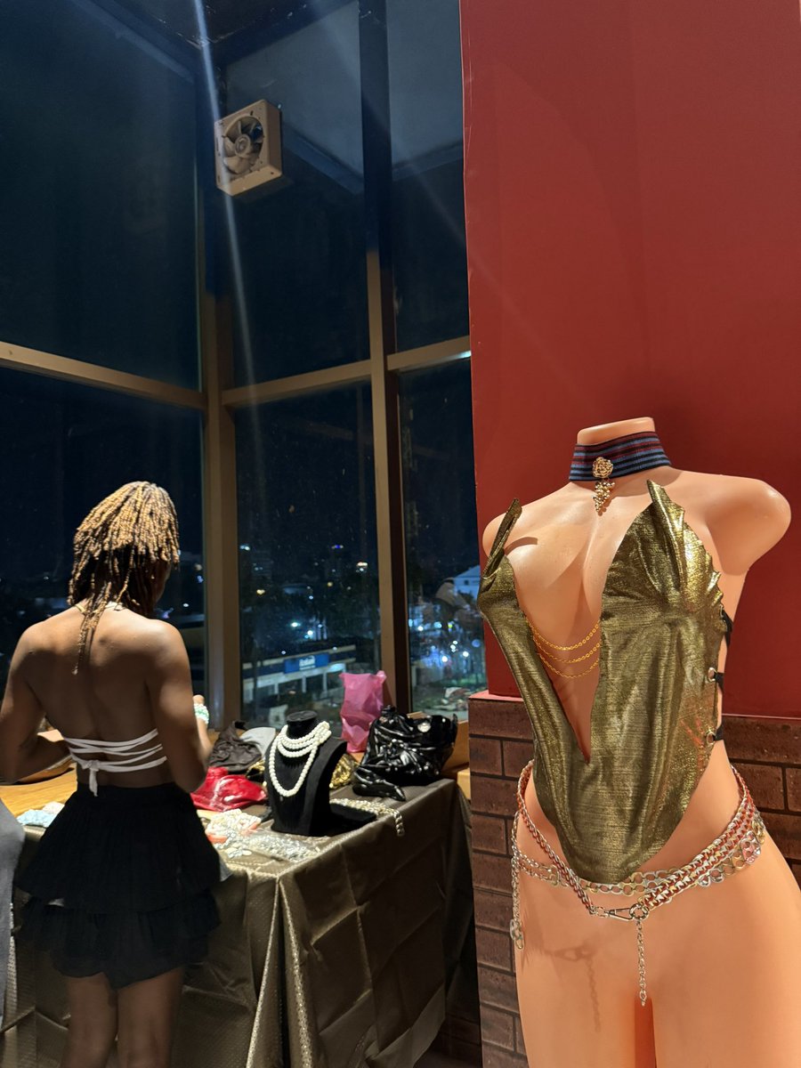Scrdofddark's tweet photo. Aside being a filmmaker I also make Resin Frozen Top… Is your birthday coming and you don’t have an idea of an outfit ? 
Slide into my DM let’s work out something together with your budget 😊 https://t.co/nSgJXaetCm