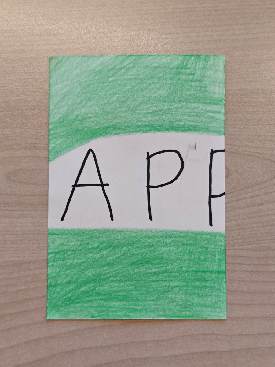 ラジオ局に届いている謎のハガキ…、
#TOKYOFM にも届いていました！

FMFUJIさんにも届いているので、JFN系列は関係なさそうですね。全国のFM？AM局にも届いているのでしょうか。
繋ぎ合わせたら何ができるのか、気になりますね。

全国のラジオ局の方、ぜひ一度郵便のご確認を📭