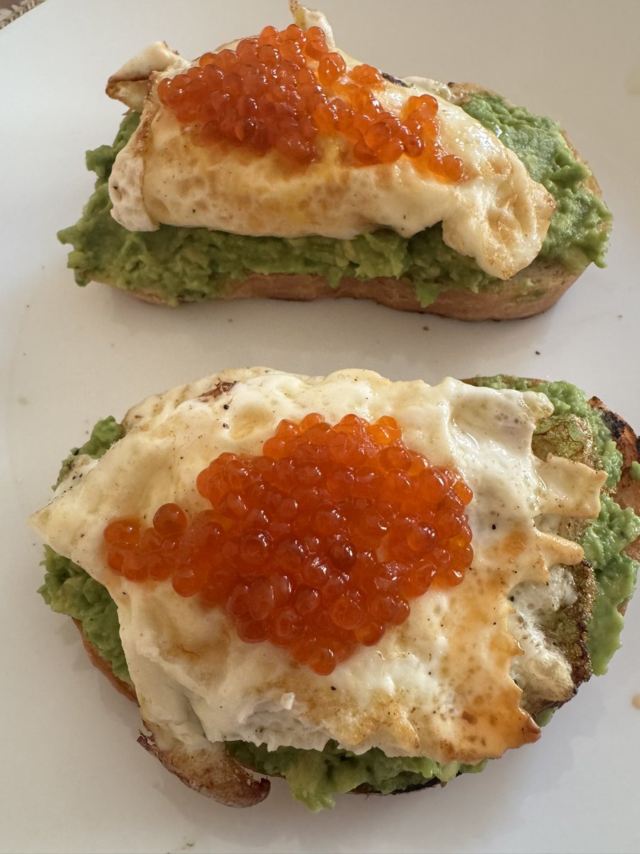 nebheprura64's tweet image. Monday breakfast: toast with mashed avocado, poached egg and red caviar. Have a great week, friends! #breakfast #toast #avocado #poachedegg @jwalkermobile @101Fix @AnaMaria_pasch @annamarylight @Lezardons @LaunMartin @Lionesssa12 @UhmdaSpicy @MonaLee41142040 @AnnaFelappi