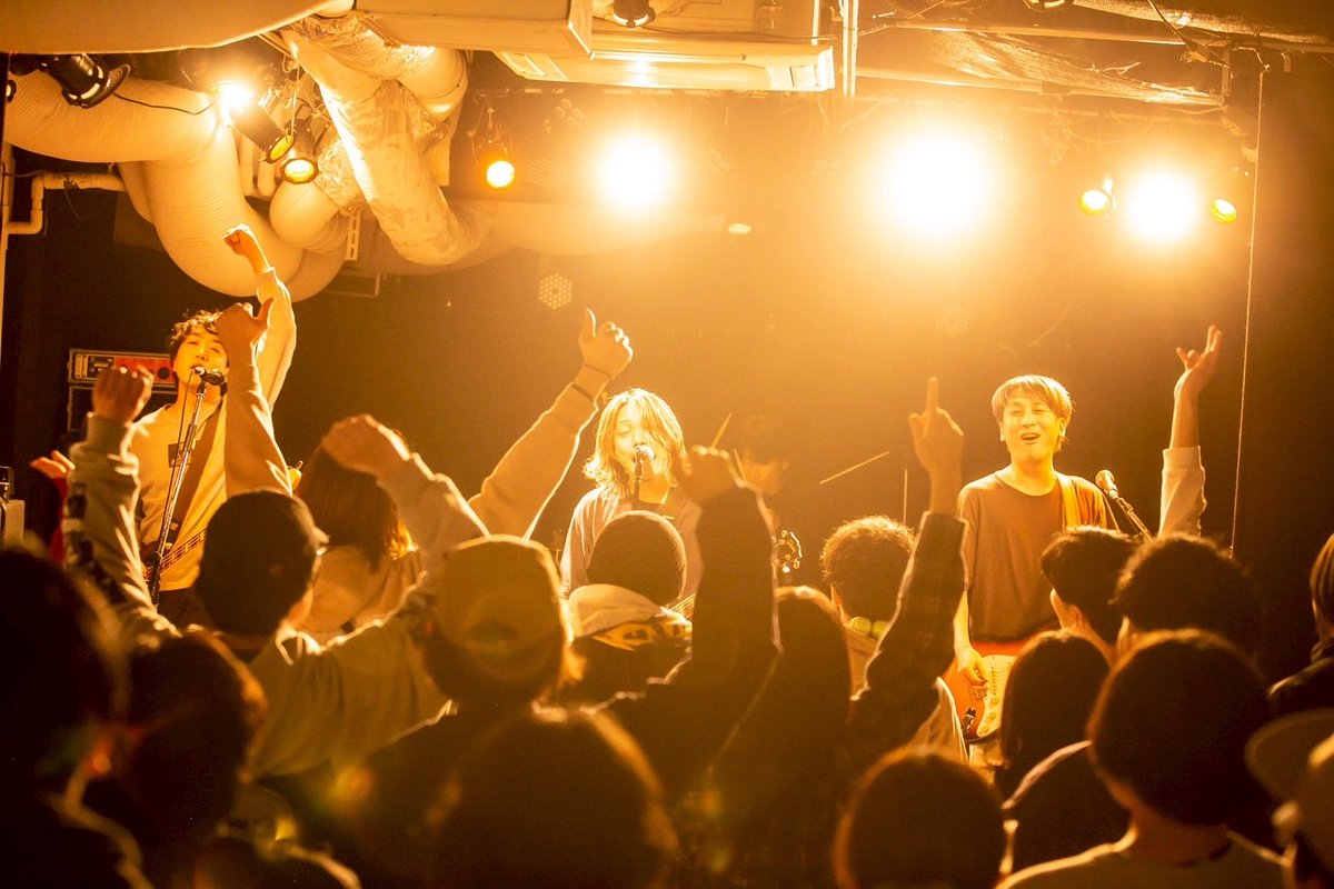 STRAIGHT official tweet media