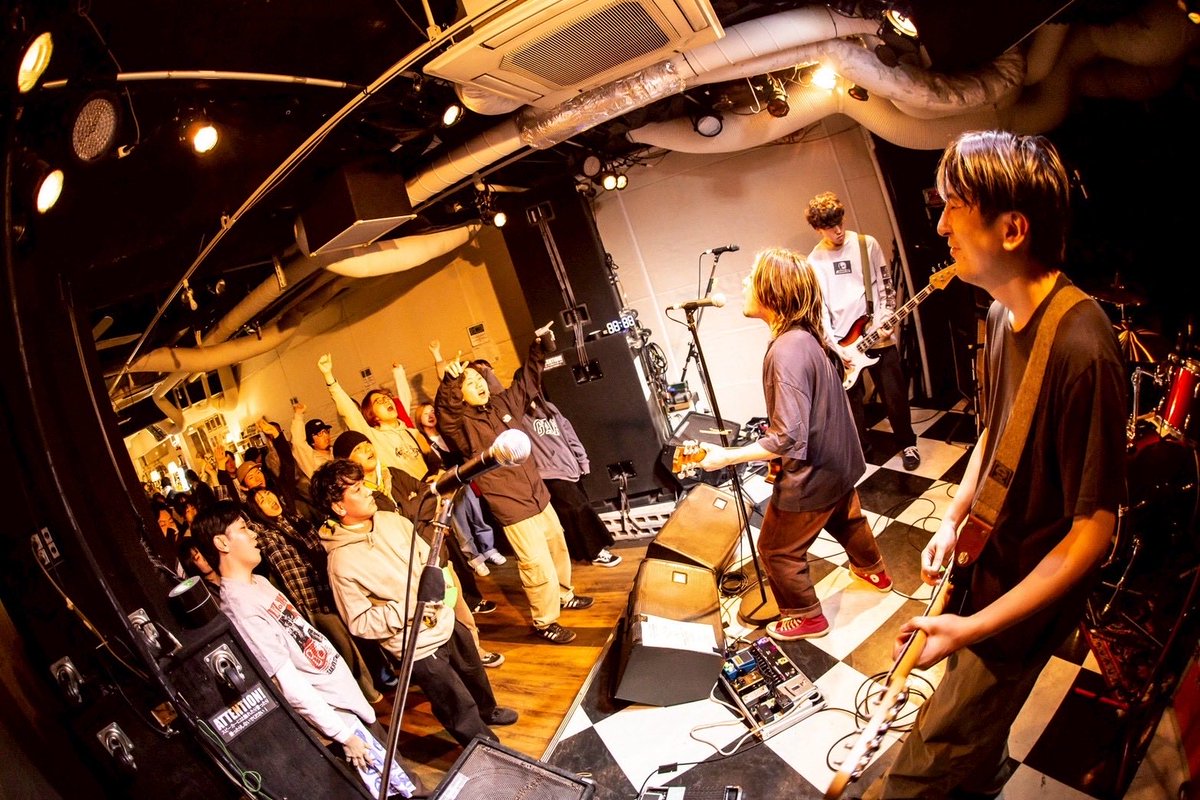 STRAIGHT official tweet media