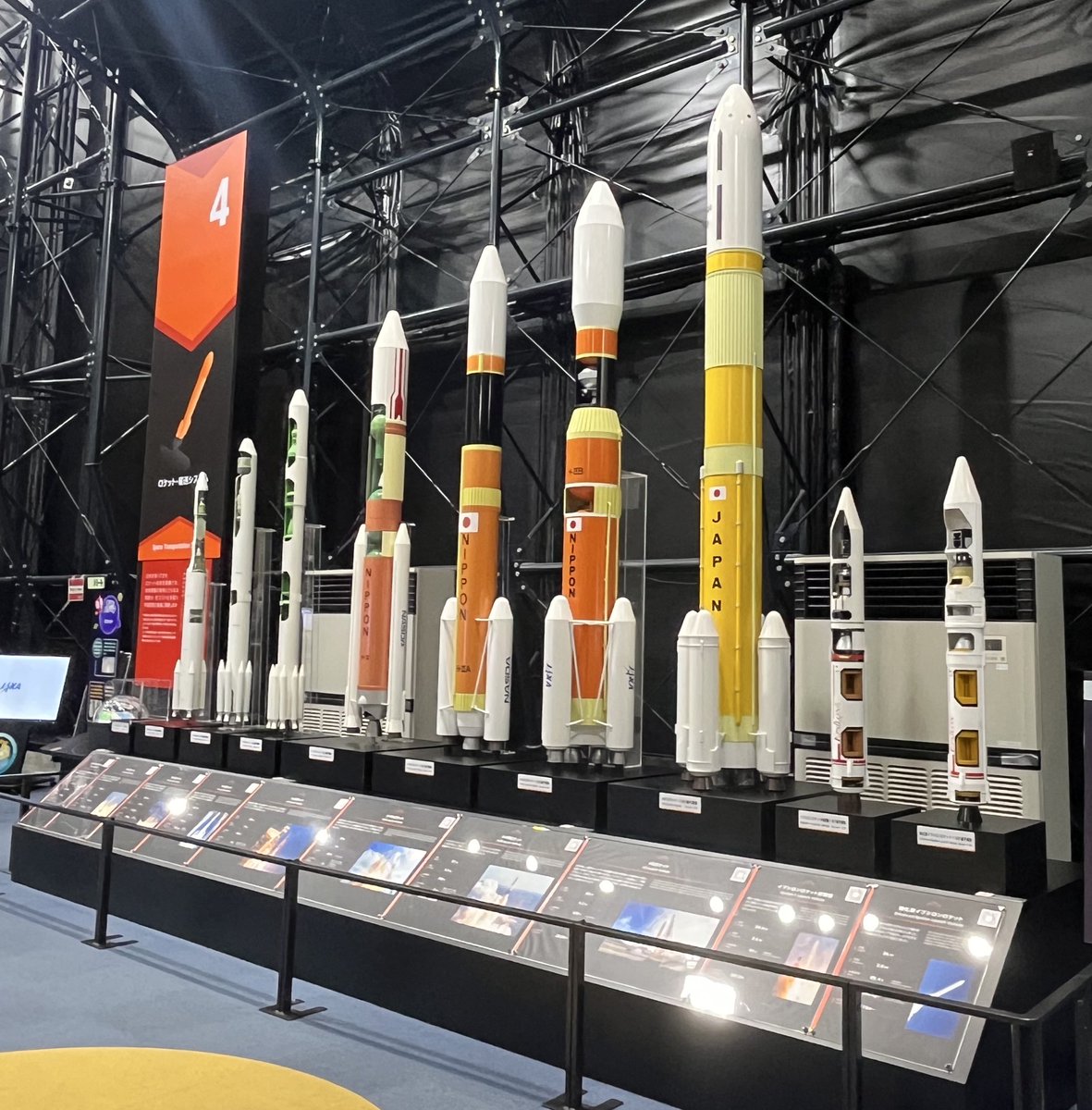 sugaijun's tweet photo. 🚀dcstオタクのみんなー！！
JAXA筑センスペースドーム内に展示されてる人工衛星達を紹介してくよー！
コラボ参加される方、お供にぜひ😉
以下🌲

⚠️注意
運用終了後、同様のミッションを引き継いだ衛星がある子は☆
後続機が運用中のもの(1号機(終了)→2号機(運用中)等)は★
をつけています！ https://t.co/cGpOTBRXj8