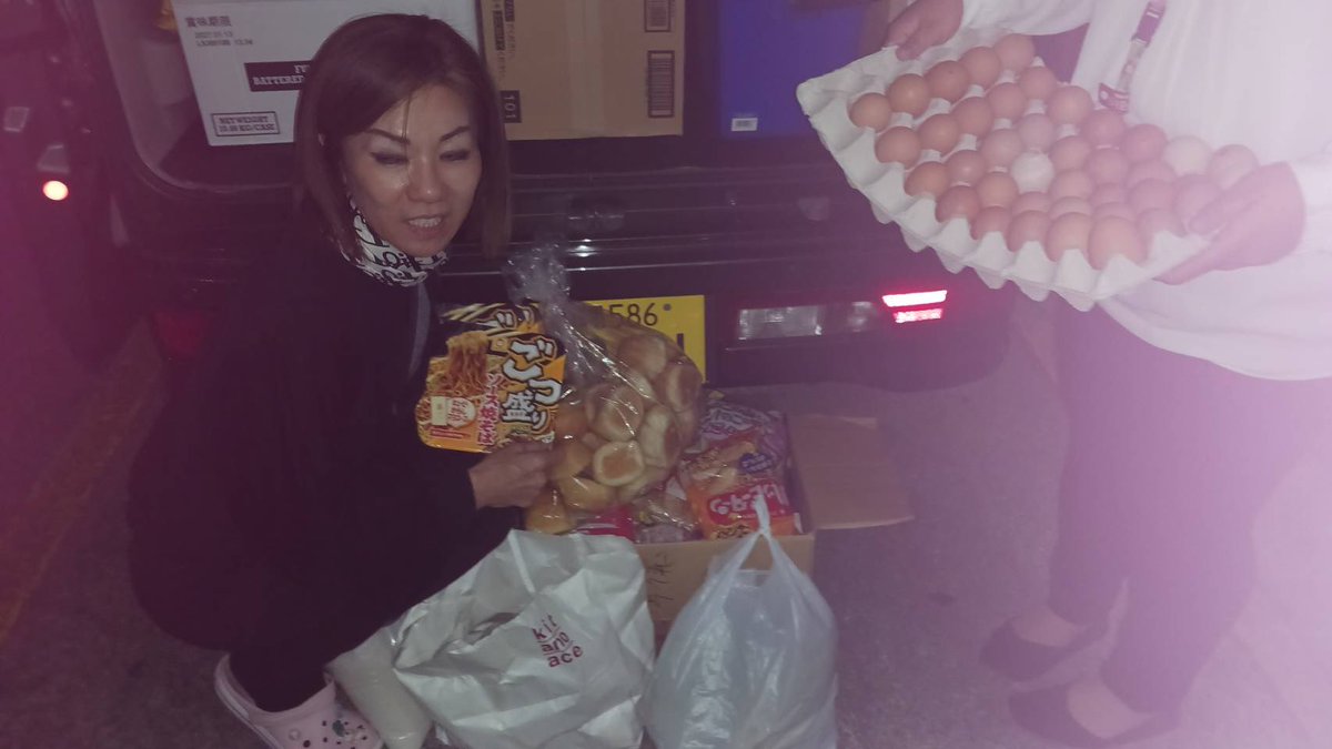 椅子から離れられない業務が続く中、夜は緊急の宅食支援4件🍙
無事繋がれて良かった。

そしてスーパーボランティアこたろう登場‼️
大学合格✨4月から本土へ。
受験勉強しながら毎週宅食支援の準備や倉庫掃除まで手伝ってくれた頼もしい存在。
本当にありがとう🙏
ビッグになって帰ってきてね👍