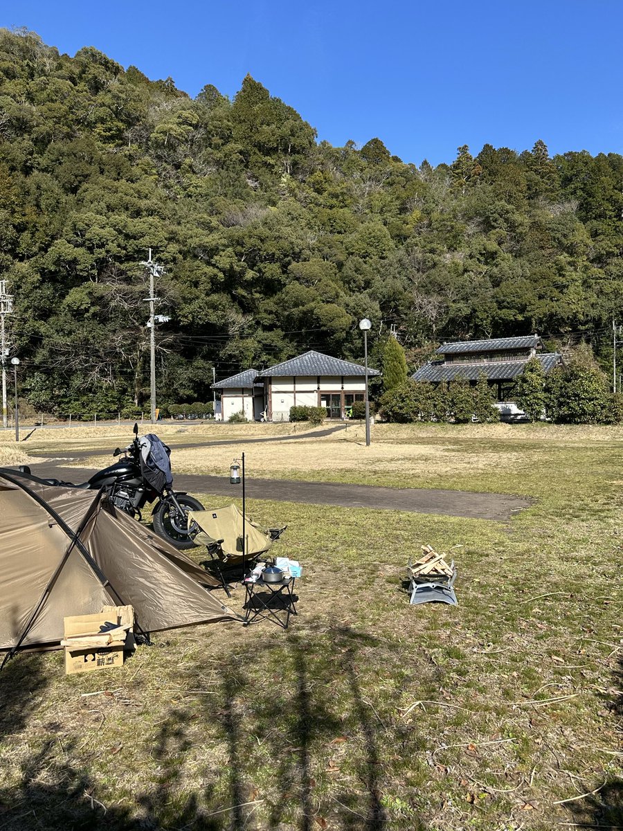 m_tappy's tweet photo. またソロキャンに来てるワタシw
さっきまでもう1人バイカーいたんだが、帰ってしまったので、バイクのフリーサイト貸切状態ww

#田辺市本宮町 #おとなしの郷 https://t.co/XPaKnFpqCS