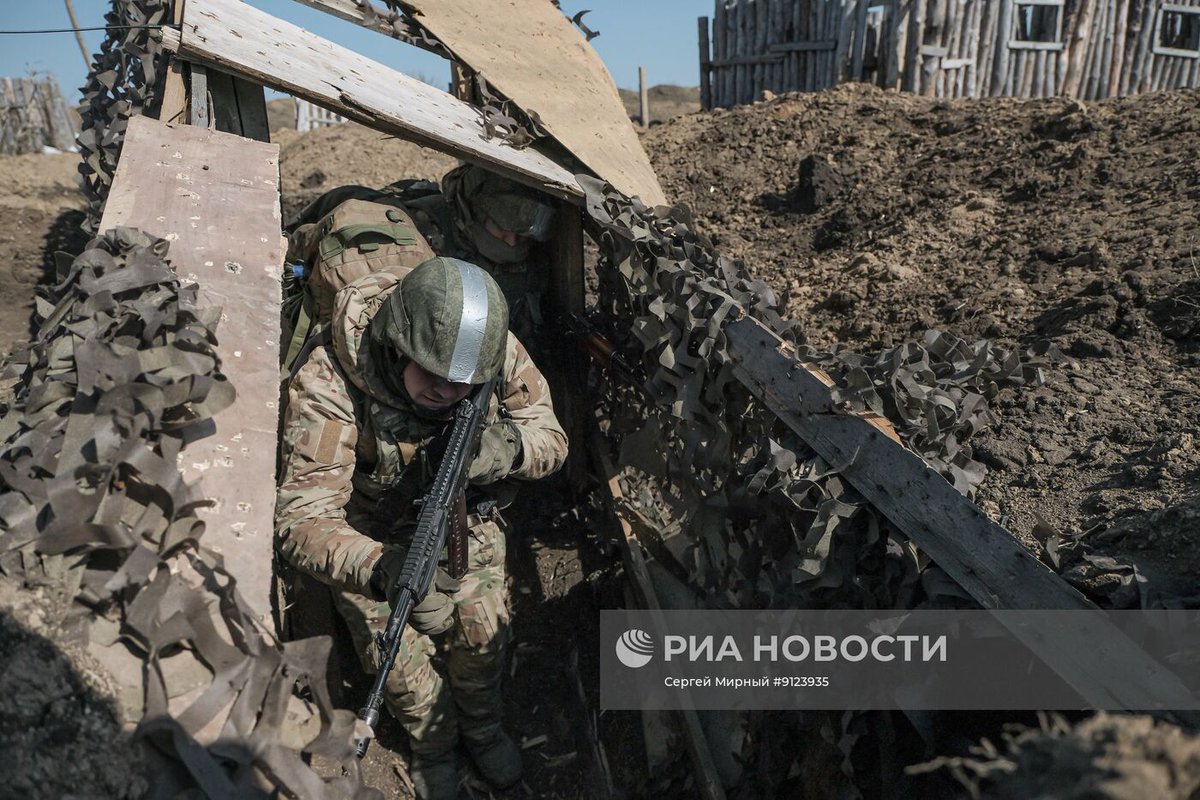 TheGreyPatriot_'s tweet photo. 🇷🇺 Today's training of assault groups from Group of Forces "Dnepr" in Zaporozhye Oblast.
Part 2 of 3
#Russia #Russian #Russians #Today #SVO #Military #Army #Training #Zaporozhye #AK74M #T72 #Tank #BMP2 #IFV #APC #RIA https://t.co/0X9dsDNWjy