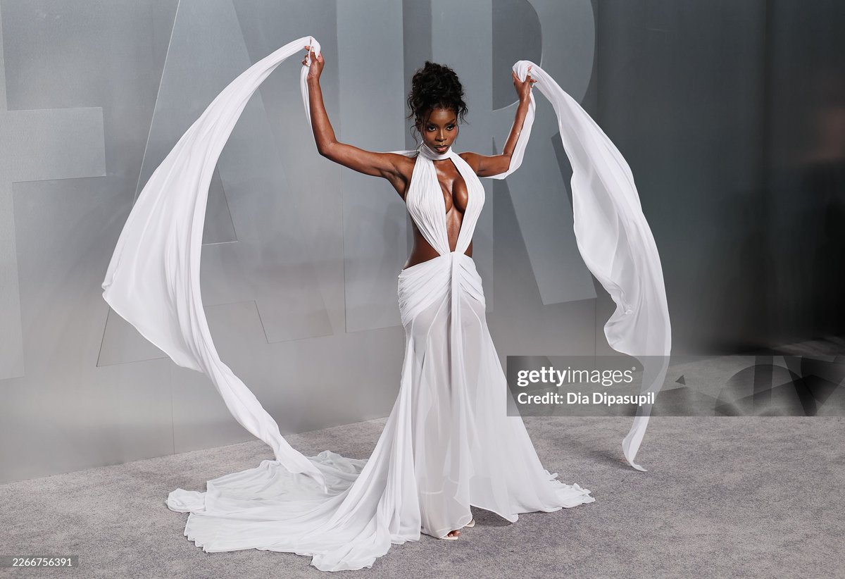 Olandria Carthen brings elegance and beauty together effortlessly at the Vanity Fair Oscar Party.