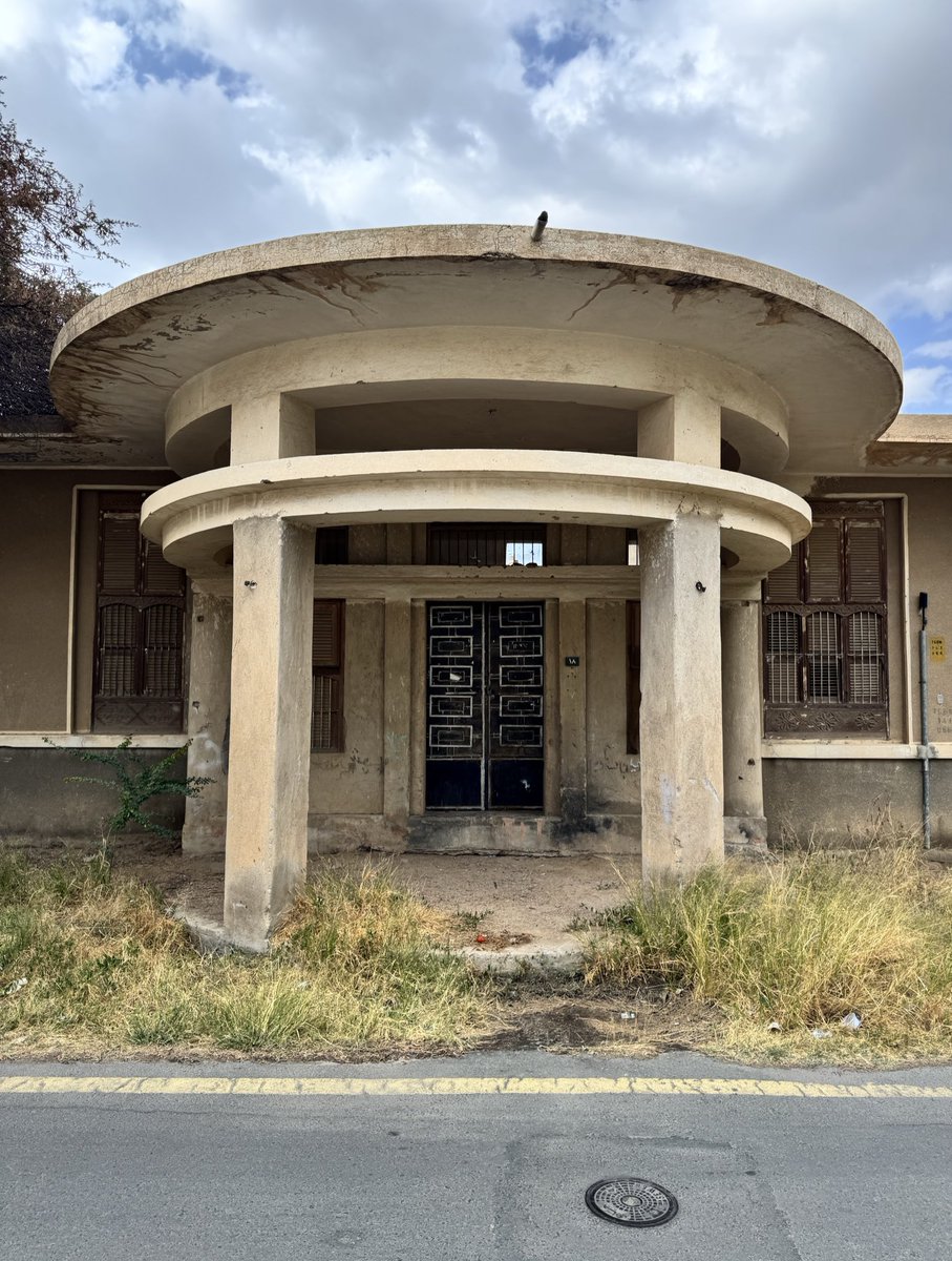 بنظري التجارب هي:
التغيير!

ببساطة التجربة هي أي تغيّر يطرأ على حياتك، سواءً اخترته أو سيّرت إليه.

والملفت إن معظم التغيرات تمرّ
وأنت حتى ما تعرف إنك مريت فيها -تجارب صامته بلا صخب- ، 
وغالبًا ما راح تميز الدرس المستفاد بعينه.

والحياة قائمة على التغير،
وعشان كذا لا توقف تعيش….