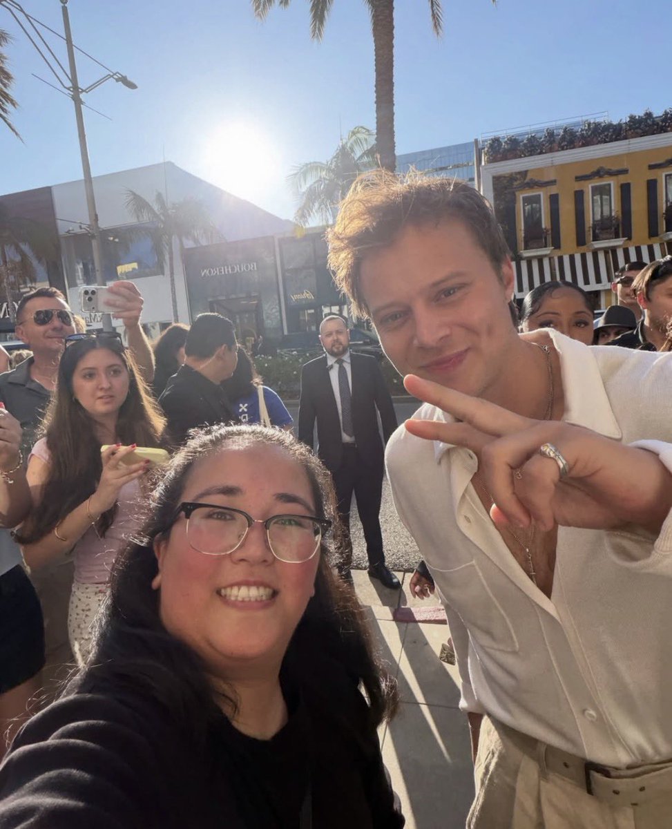 𐙚⊹ ࣪  Rudy being a cutie with a fan yesterday💕  ♡

#rudypankow