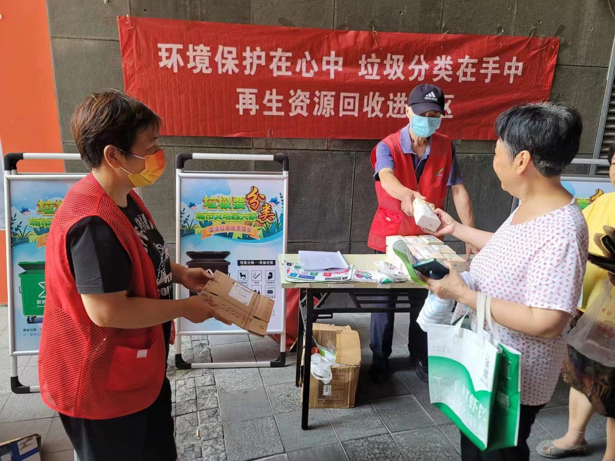 ItsMeSengchang's tweet image. "Sort old stuff: keep joy, donate value, recycle waste. Small action, big fresh space!  #DeclutterJoy"