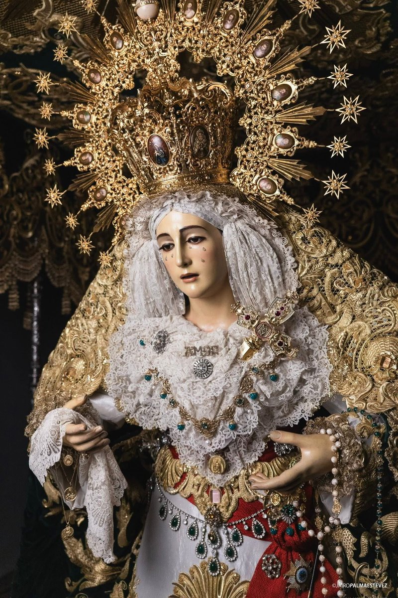 La virgen del Amor de Huelva en su paso de palio.