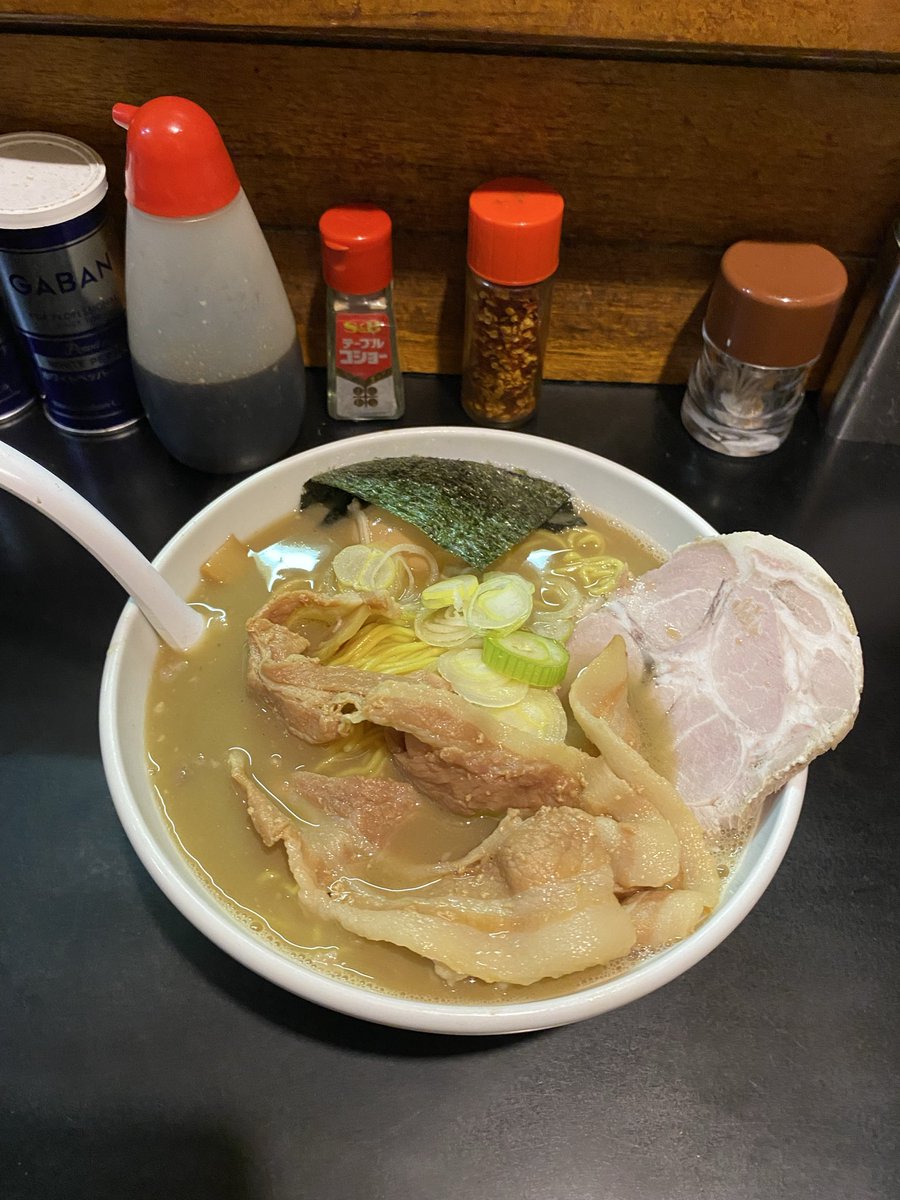 vowsbar555's tweet photo. 一条流がんこラーメン総本家　荒木町
アサリ　シロアシエビ
不純100ラーメン

美味しいです！ https://t.co/yJ8iriEBIc