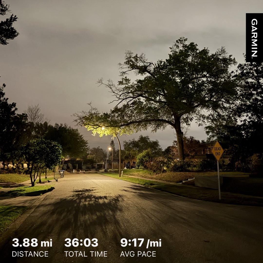 JohnBostonRowe's tweet image. Another good morning for a hard vo2max run:
0.75 mile warmup
3 minutes all out - 90 seconds jog (x5)
0.75 mile recovery 

#FloridaRunner #DailyRunner #RunBeforeTheSun #KeepMoving

#RunningStreak: 2265 days