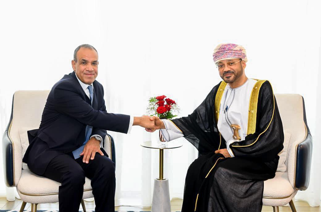 التقيت هذا اليوم في مسقط بمعالي الدكتور بدر عبدالعاطي، وزير خارجية جمهورية مصر العربية. بحثنا التطورات الحرجة في المنطقة، وأكدنا على تغليب صوت الحكمة والدبلوماسية والذي بات أمراً لا يحتمل التأجيل. شددنا على ضرورة وقف الحرب وكافة العمليات العسكرية ضد دول المنطقة منعا لمزيد من