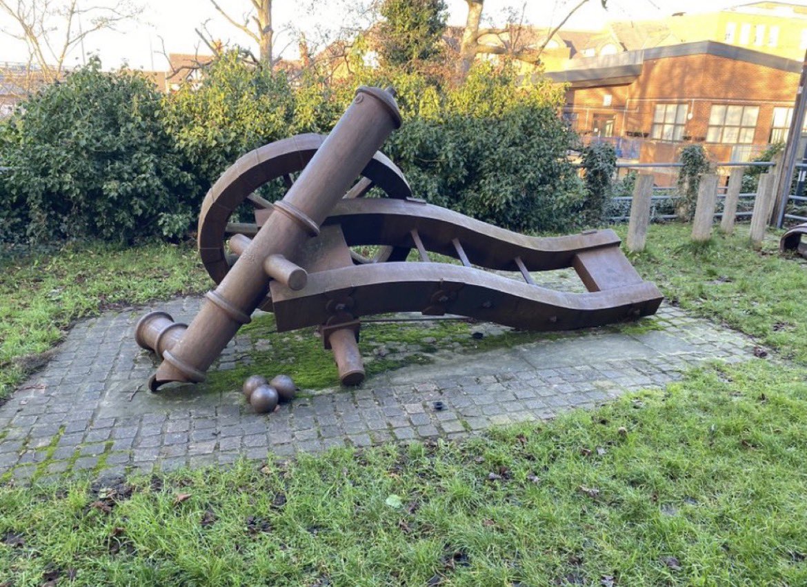 Arsenal Cannon Pics tweet media